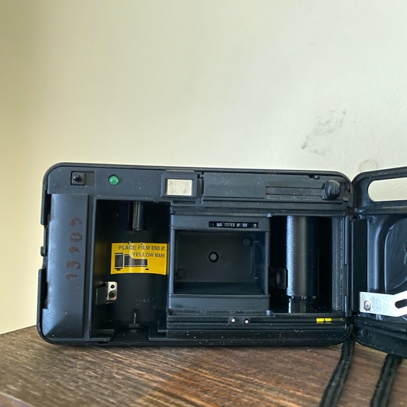 1993 Argus AR2 Focus Free (date back) 35mm Film Camera - Picture 3 of 3